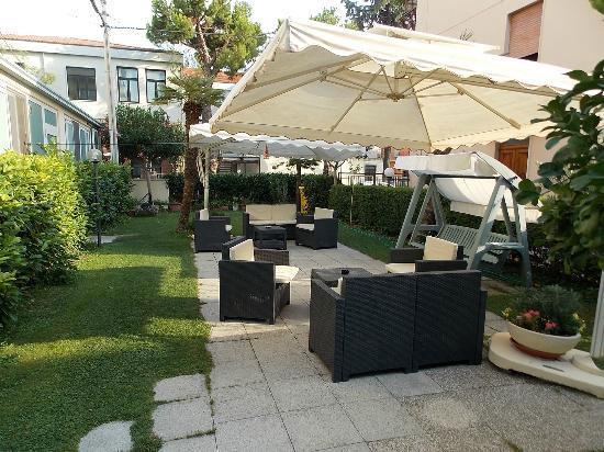 Hotel Corallo Pineto Kültér fotó